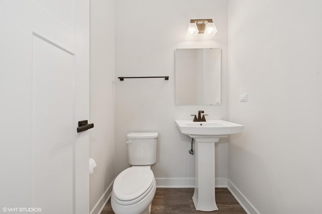 790 Weller Dr, Des Plaines, IL 60016 - bathroom featuring baseboards, toilet, and wood finished floors