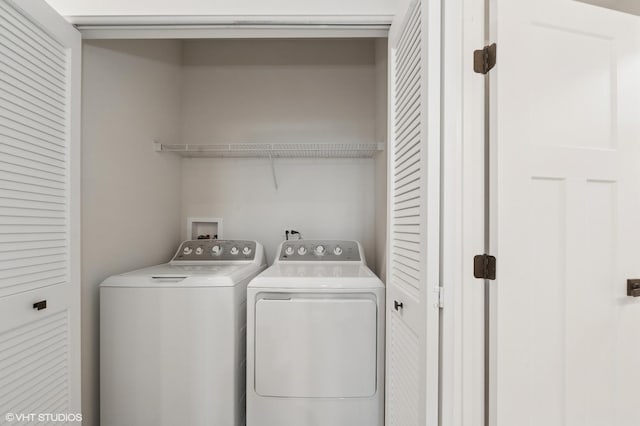 790 Weller Dr, Des Plaines, IL 60016 - laundry area featuring washing machine and clothes dryer