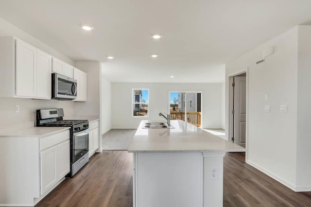 1554 Sequoia Way, Pingree Grove, IL 60140 - kitchen featuring stainless steel appliances, a sink, an island with sink, baseboards, and dark wood-style floors