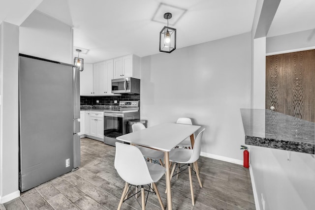 6135 W 94th St Unit C2, Oak Lawn, IL 60453 - dining room with light wood-type flooring and baseboards