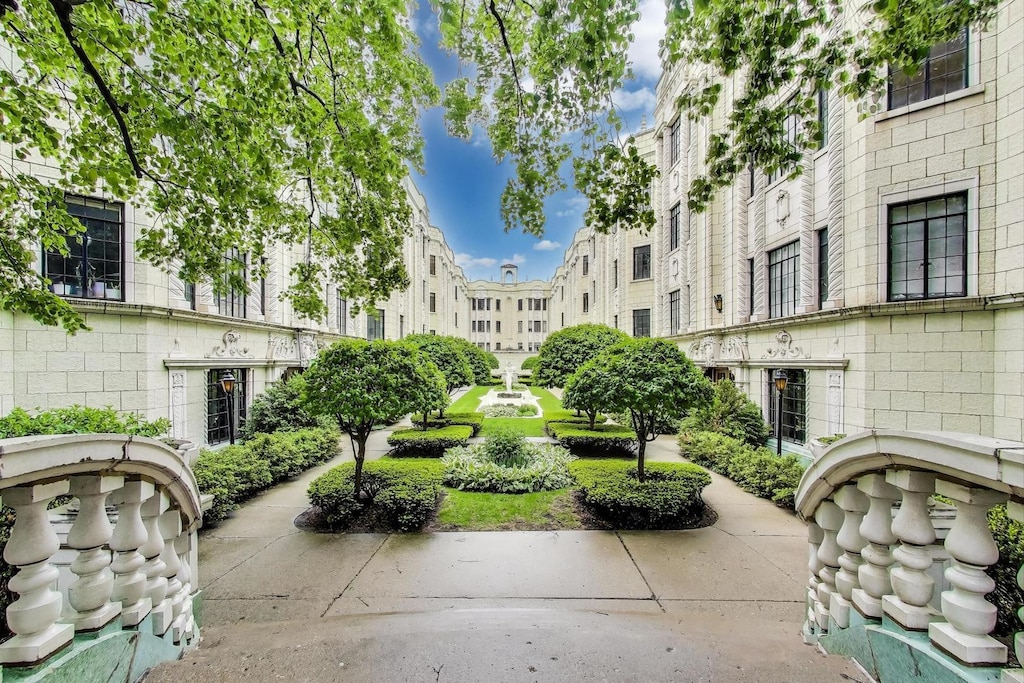 7350 N Ridge Blvd Unit 21B, Chicago, IL 60645 - photo 1