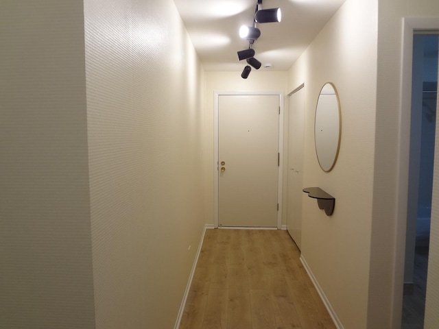 1108 Castilian Ct Unit 121, Glenview, IL 60025 - corridor with light wood-style floors and baseboards