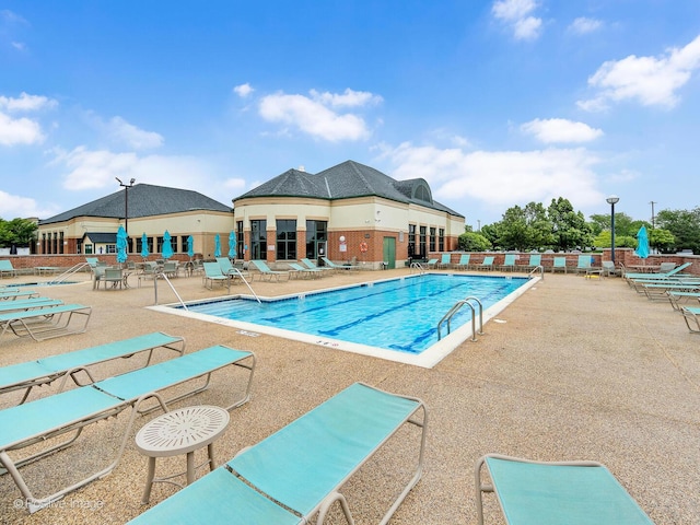 21142 W Braxton Ln Unit 21142, Plainfield, IL 60544 - community pool featuring a patio area