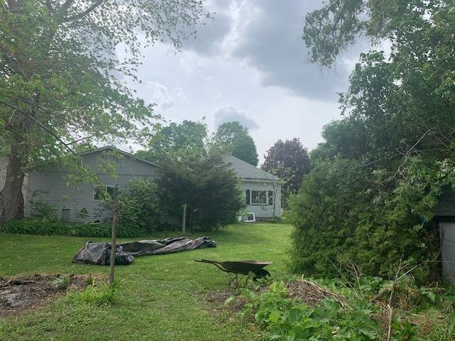 122 Portland Ave, Oglesby, IL 61348 - view of grassy yard