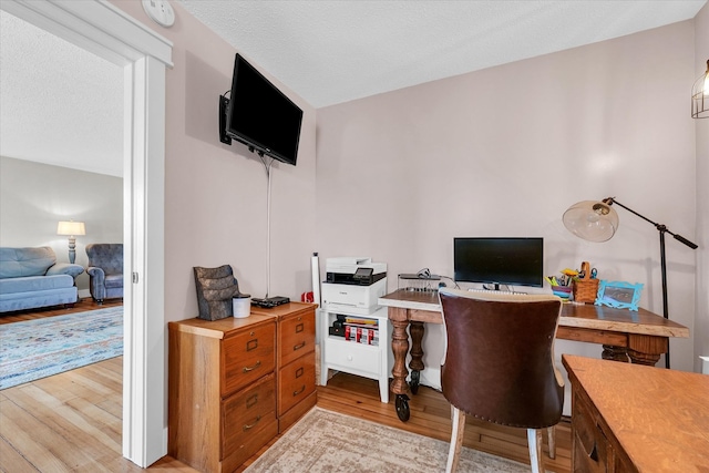 55 N 2600e Rd, Rankin, IL 60960 - home office with light wood-type flooring