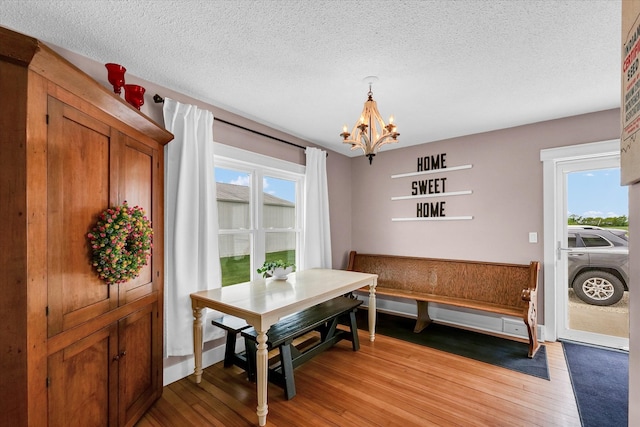 55 N 2600e Rd, Rankin, IL 60960 - dining room featuring a chandelier, light wood-style floors, independent washer and dryer, and a textured ceiling