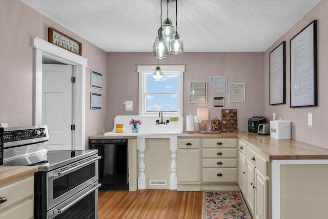 55 N 2600e Rd, Rankin, IL 60960 - kitchen featuring double oven range, dishwasher, light wood finished floors, a textured ceiling, and hanging light fixtures