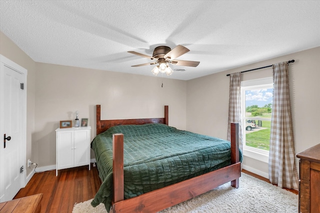 55 N 2600e Rd, Rankin, IL 60960 - bedroom with wood finished floors, baseboards, ceiling fan, and a textured ceiling