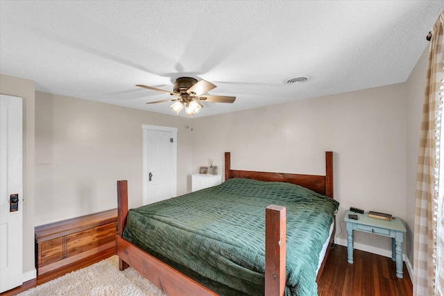 55 N 2600e Rd, Rankin, IL 60960 - bedroom with baseboards, wood finished floors, a ceiling fan, and a textured ceiling