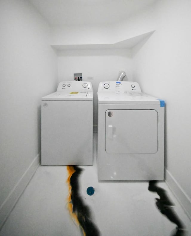 7832 S Evans Ave, Chicago, IL 60619 - laundry room featuring washing machine and clothes dryer and baseboards