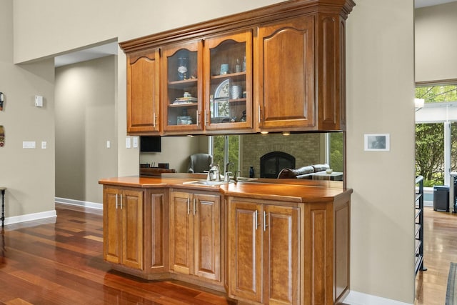 8600 Beall St, Dyer, IN 46311 - office space with dark wood finished floors, baseboards, and a sink