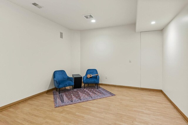 8600 Beall St, Dyer, IN 46311 - unfurnished room featuring wood finished floors, baseboards, and recessed lighting