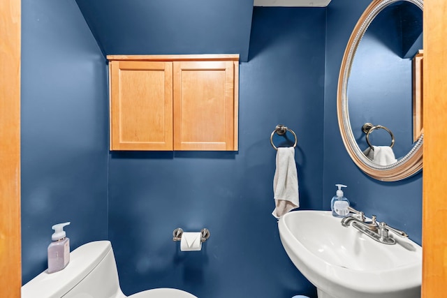 1191 Narragansett Dr, Carol Stream, IL 60188 - bathroom featuring a sink and toilet