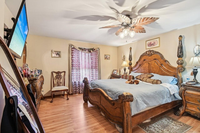 21705 W Knollwood Ct, Plainfield, IL 60544 - bedroom with light wood finished floors, a ceiling fan, and baseboards