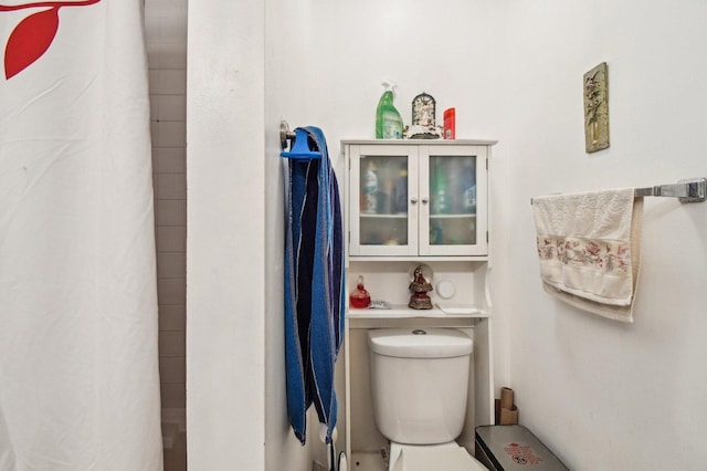 21705 W Knollwood Ct, Plainfield, IL 60544 - bathroom featuring toilet and curtained shower
