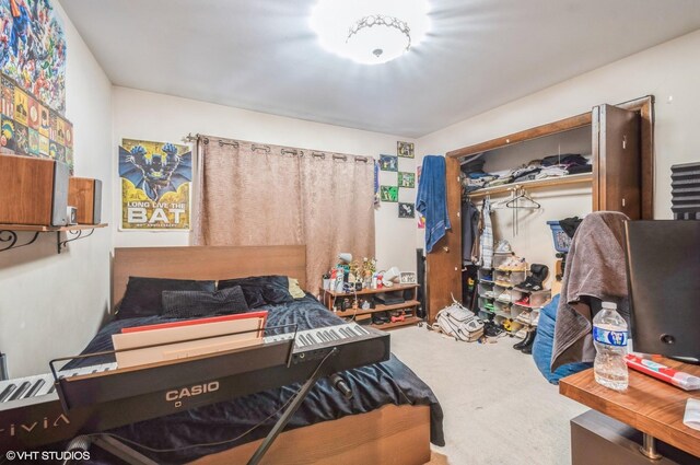 5639 W Montrose Ave, Chicago, IL 60634 - carpeted bedroom featuring a closet
