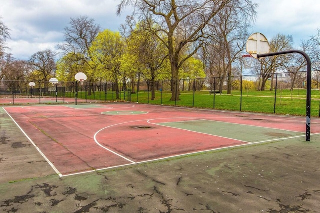5942 S King Dr Unit 2N, Chicago, IL 60637 - view of sport court featuring community basketball court