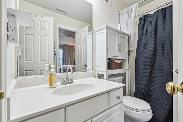 415 Hidden Creek Ln Unit 415, North Aurora, IL 60542 - bathroom with toilet, vanity, and a shower with curtain