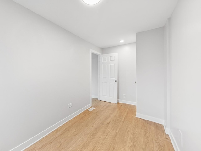 520 W Pheasant Ct, Round Lake Beach, IL 60073 - empty room featuring light wood-style floors, baseboards, and recessed lighting