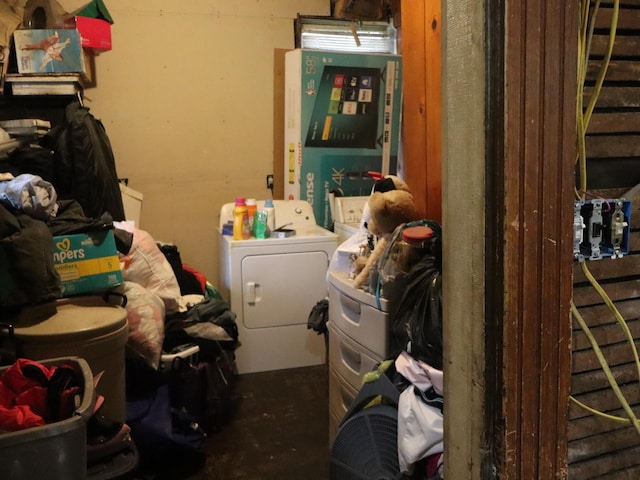 312 S Monroe St, Streator, IL 61364 - washroom with washer and dryer