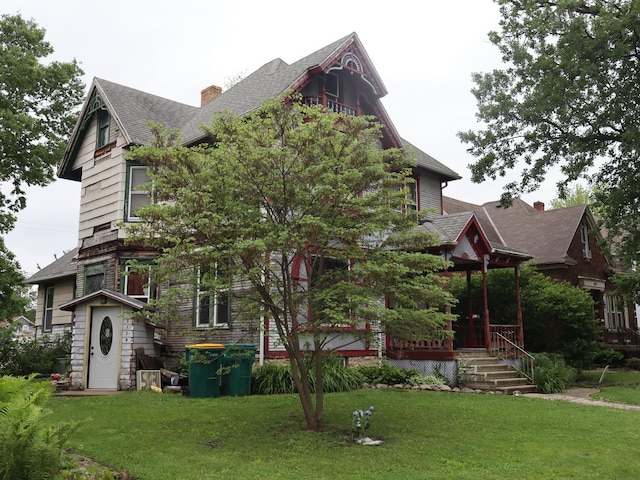 312 S Monroe St, Streator, IL 61364 - view of front of property with a porch, a front yard, and roof with shingles