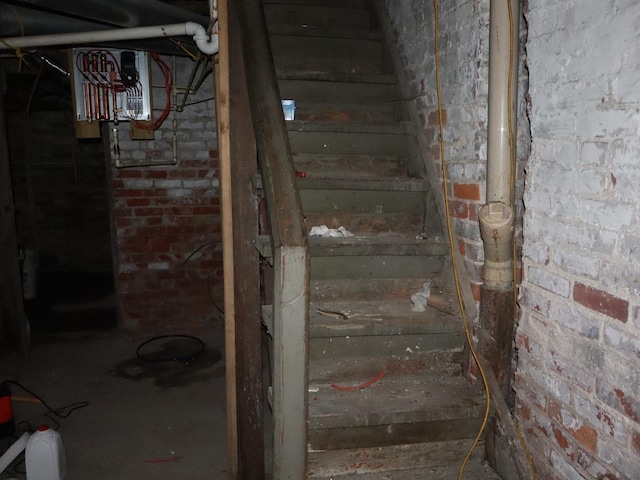312 S Monroe St, Streator, IL 61364 - view of stairs