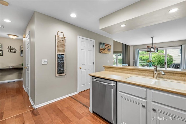 3208 Raphael Ct, Saint Charles, IL 60175 - kitchen featuring dishwasher, light wood-type flooring, light countertops, a sink, and recessed lighting
