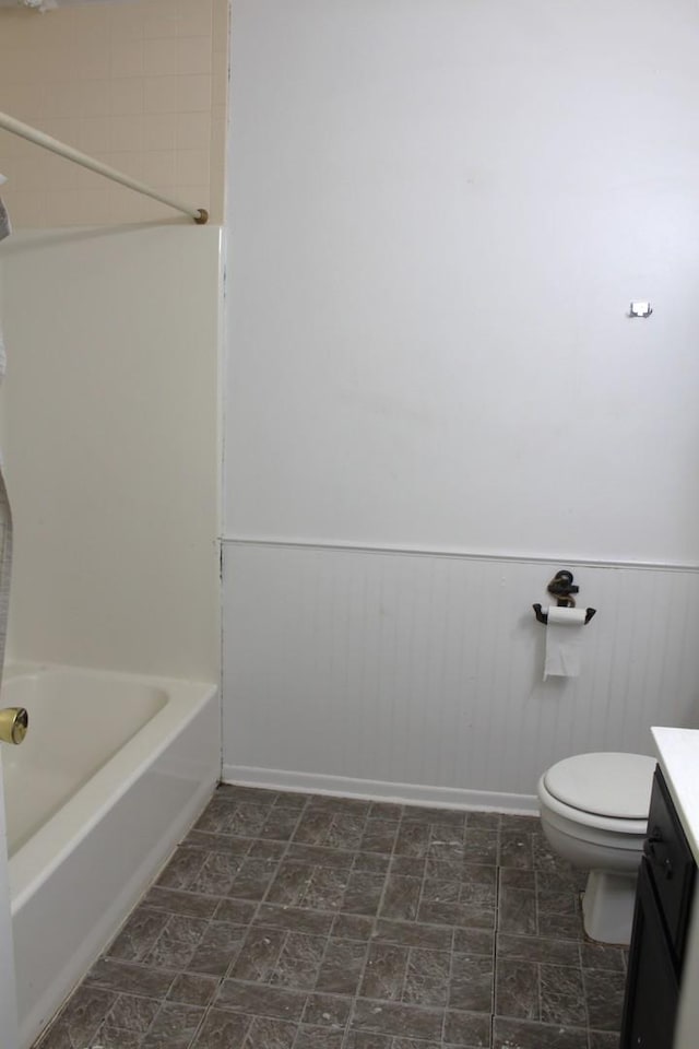 2364 S St Unit C, Elgin, IL 60123 - full bath featuring vanity, wainscoting, toilet, baseboards, and shower / bathtub combination