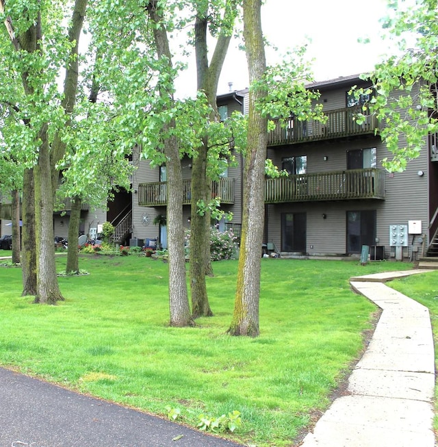 2364 S St Unit C, Elgin, IL 60123 - view of home's community with a yard