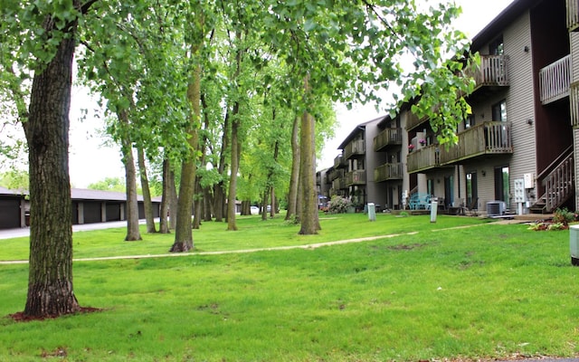 2364 S St Unit C, Elgin, IL 60123 - view of property's community featuring a yard