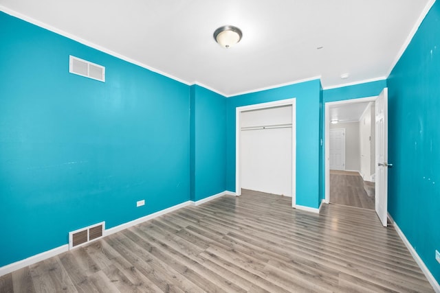 17401 Holmes Ave, Hazel Crest, IL 60429 - unfurnished bedroom featuring wood finished floors, crown molding, baseboards, and a closet