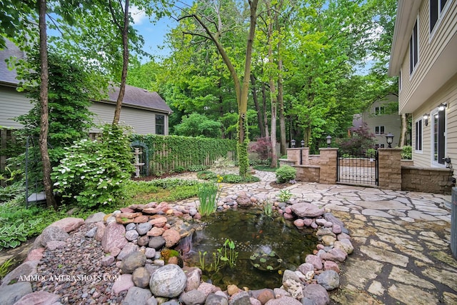 792 Black Walnut Dr, Sugar Grove, IL 60554 - view of yard featuring a gate