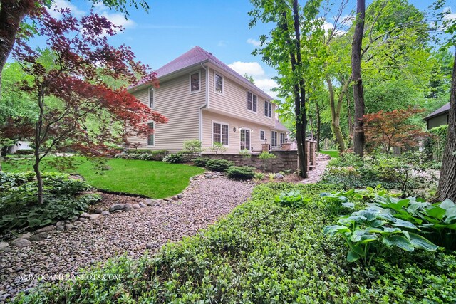 792 Black Walnut Dr, Sugar Grove, IL 60554 - view of side of home featuring a yard
