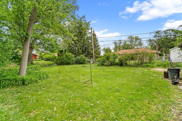 16 W Monroe St, Villa Park, IL 60181 - view of green lawn
