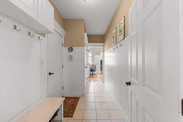 10423 Capistrano Ln, Orland Park, IL 60467 - mudroom with light tile patterned floors