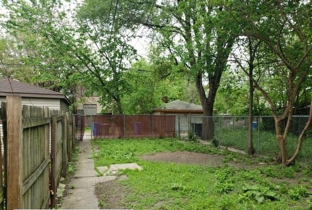 11842 S State St, Chicago, IL 60628 - photo 2
