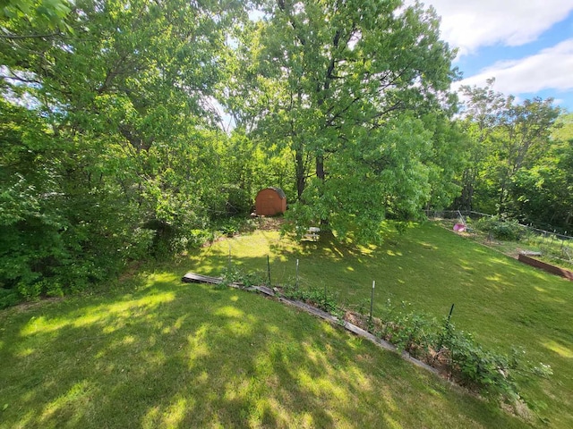 4502 NW Scenic Dr, Peoria, IL 61615 - view of grassy yard