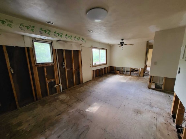 4502 NW Scenic Dr, Peoria, IL 61615 - unfurnished room featuring a ceiling fan