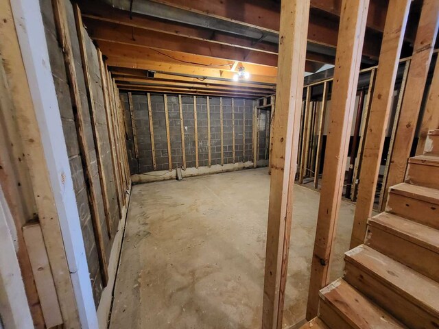 4502 NW Scenic Dr, Peoria, IL 61615 - unfinished below grade area with stairs
