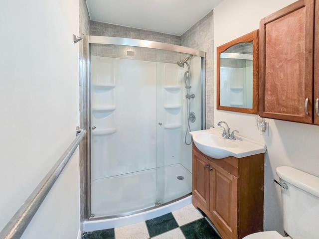 511 E Stimmel St, West Chicago, IL 60185 - full bath featuring a shower stall, vanity, and toilet