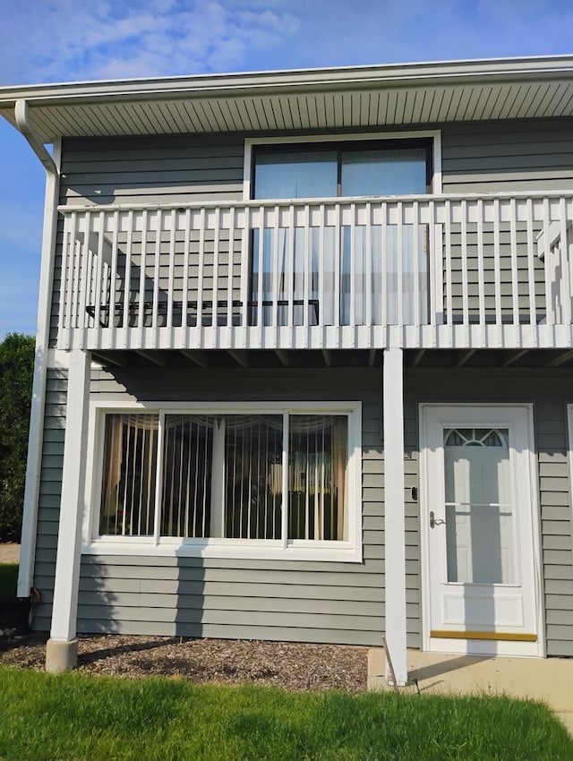 17429 W Chestnut Ln, Gurnee, IL 60031 - back of house with a balcony