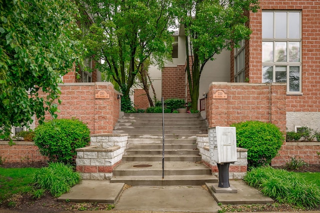210 Des Plaines Ave Unit B, Forest Park, IL 60130 - view of home's community with stairs