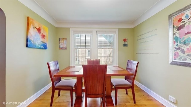 5247 Greenwood St, Skokie, IL 60077 - dining space featuring light wood-style flooring, baseboards, and arched walkways