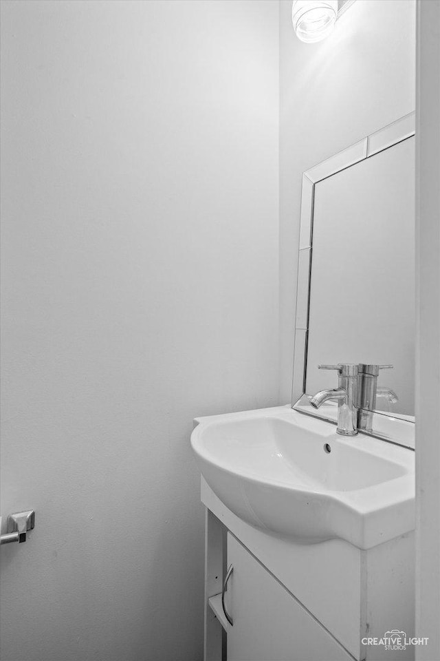 1632 Victoria Park Cir, Aurora, IL 60504 - bathroom with vanity