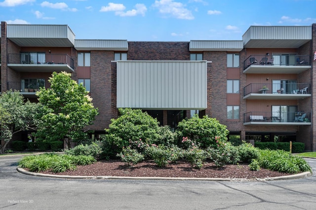 6525 Main St Unit 204, Downers Grove, IL 60516 - view of apartment building / complex
