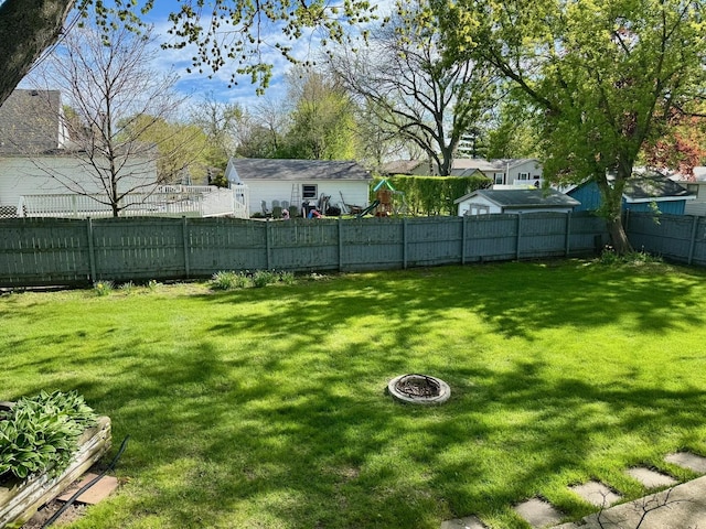 990 Magnolia Ave, Gurnee, IL 60031 - view of yard featuring a residential view