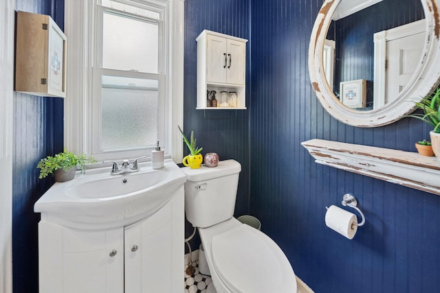 bathroom with toilet and vanity