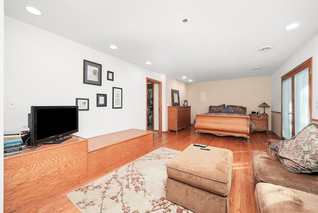 1423 N River Rd, Mchenry, IL 60050 - living room featuring wood finished floors and recessed lighting