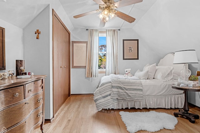 10407 S Artesian Ave, Chicago, IL 60655 - bedroom with light wood-style flooring, lofted ceiling, a ceiling fan, and a closet