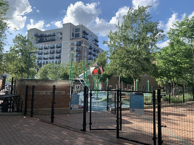 335 E Cullerton St, Chicago, IL 60616 - view of sport court with a gate